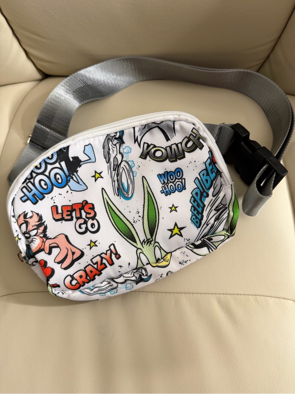 NWOT LOONEY TUNES EXCLUSIVE BELT BAG